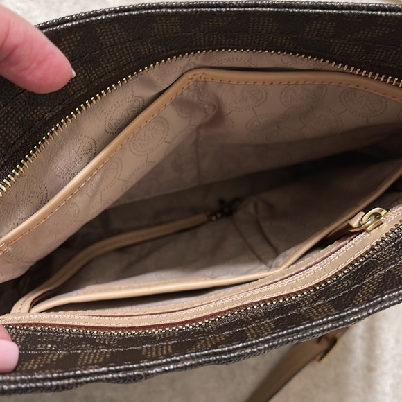 BNWOT MICHAEL KORS JET SET MEDIUM LOGO CROSSBODY MESSENGER BROWN HANDBAG - Picture 13 of 13